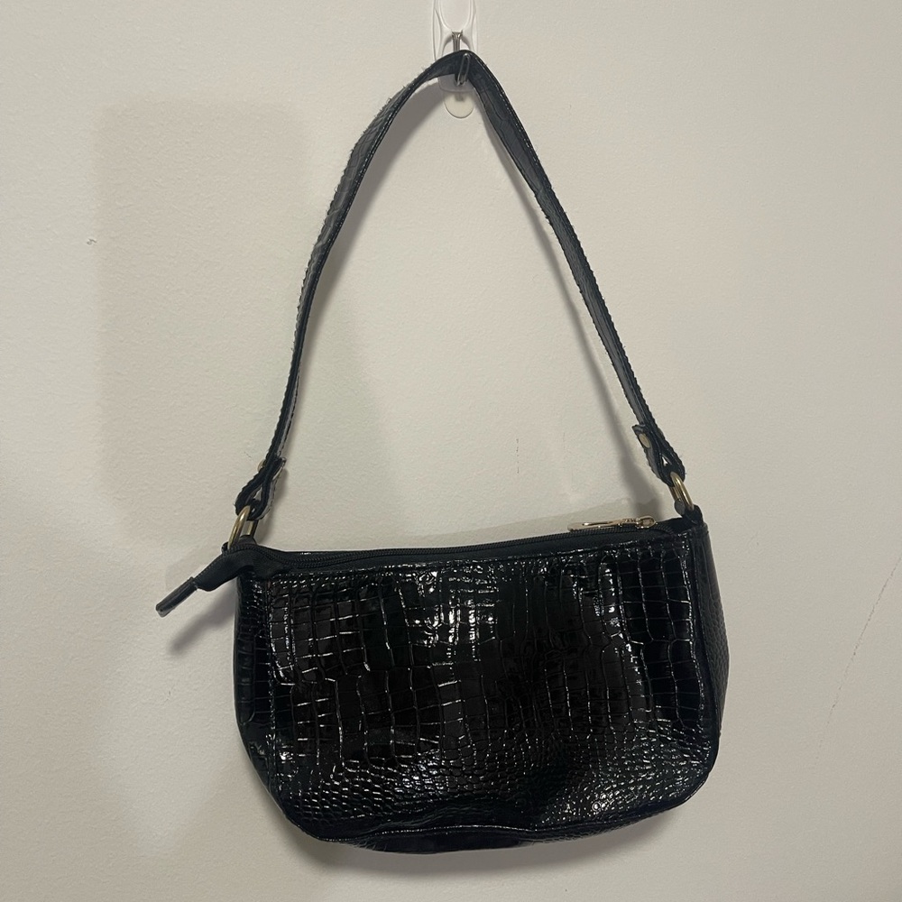Elegant Black Crocodile-Embossed Women's Bag